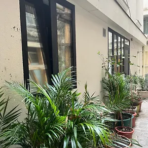 Apartment Grand Au Rez De Chaussee En Plein Coeur De, Paris